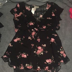 New Romper black with flowers